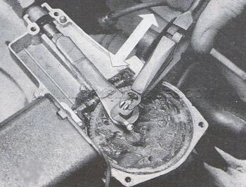 Crank pin spring clip being removed